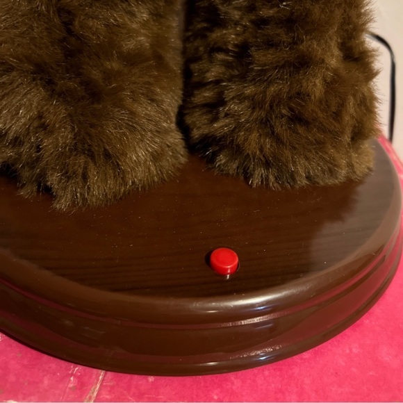 Dillard's Trimmings 18" Dancing Bear Plays Here Comes Santa Claus Swings Sways - Picture 3 of 9